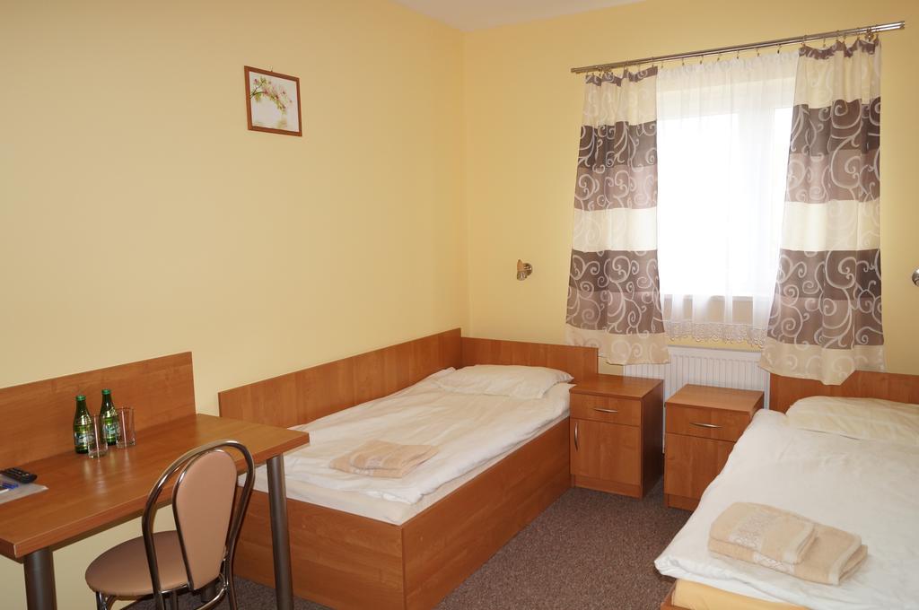 Hotel-Restauracja-Bar Rudka Ostrowiec Świętokrzyski Екстериор снимка
