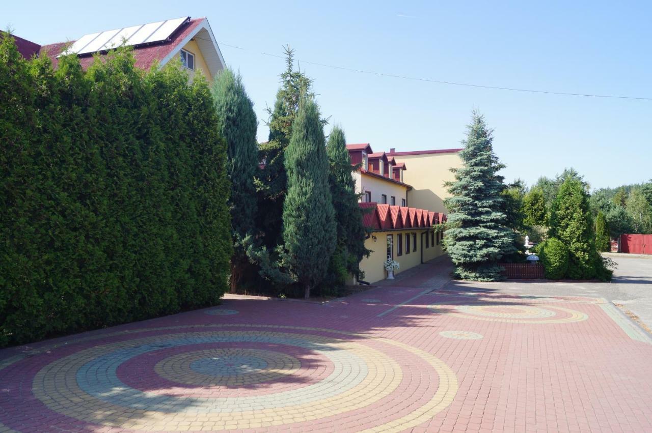 Hotel-Restauracja-Bar Rudka Ostrowiec Świętokrzyski Екстериор снимка