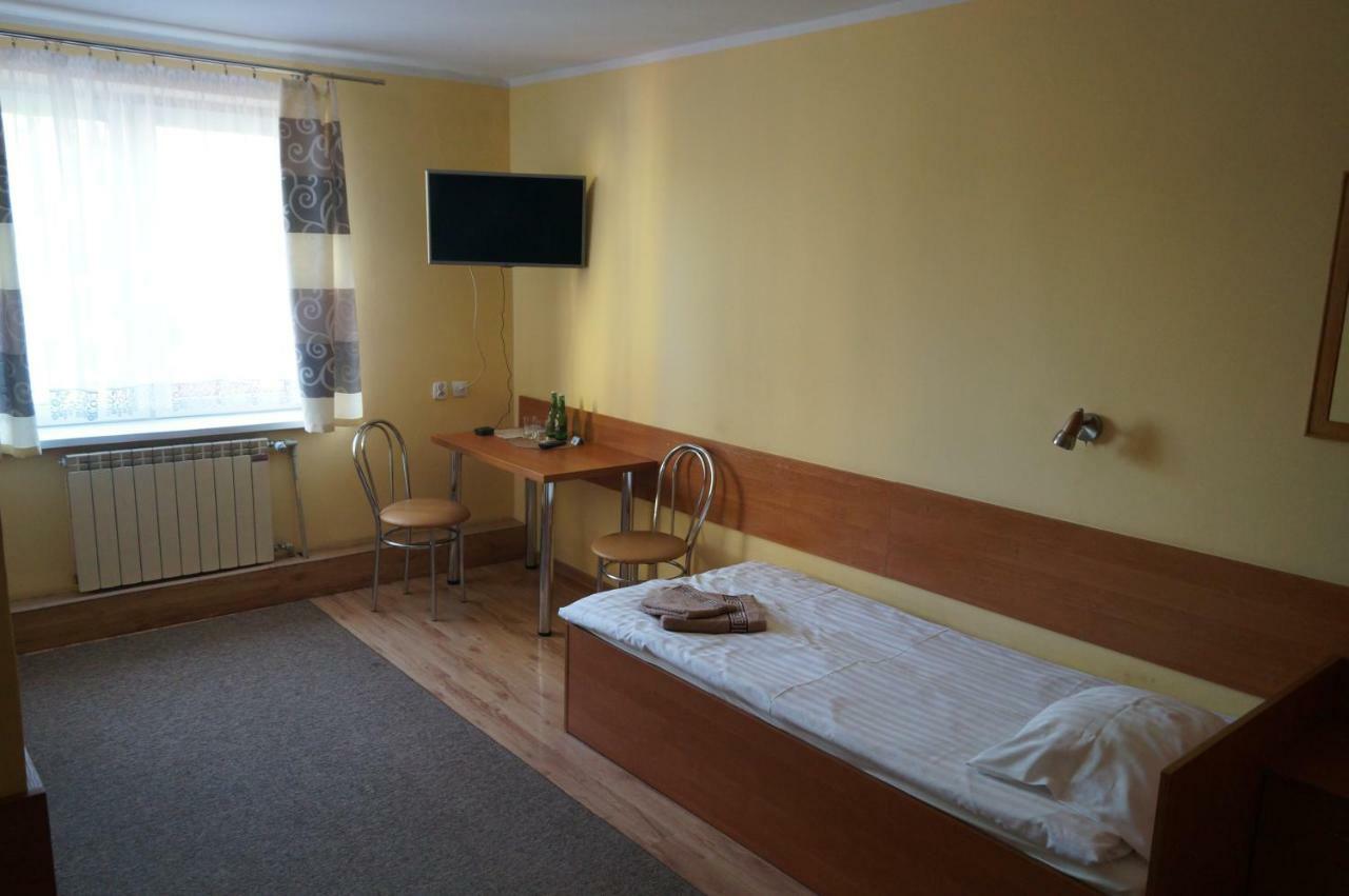 Hotel-Restauracja-Bar Rudka Ostrowiec Świętokrzyski Екстериор снимка