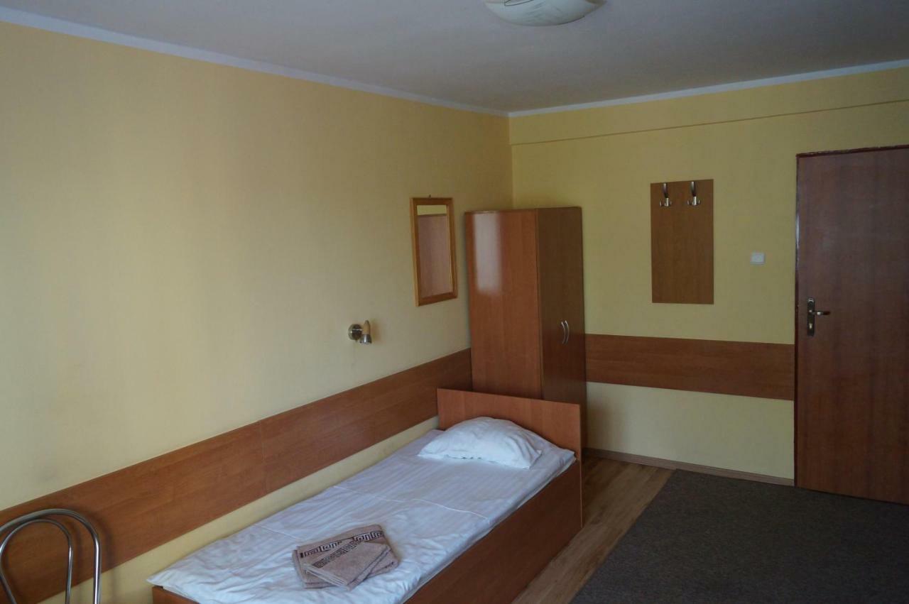 Hotel-Restauracja-Bar Rudka Ostrowiec Świętokrzyski Екстериор снимка