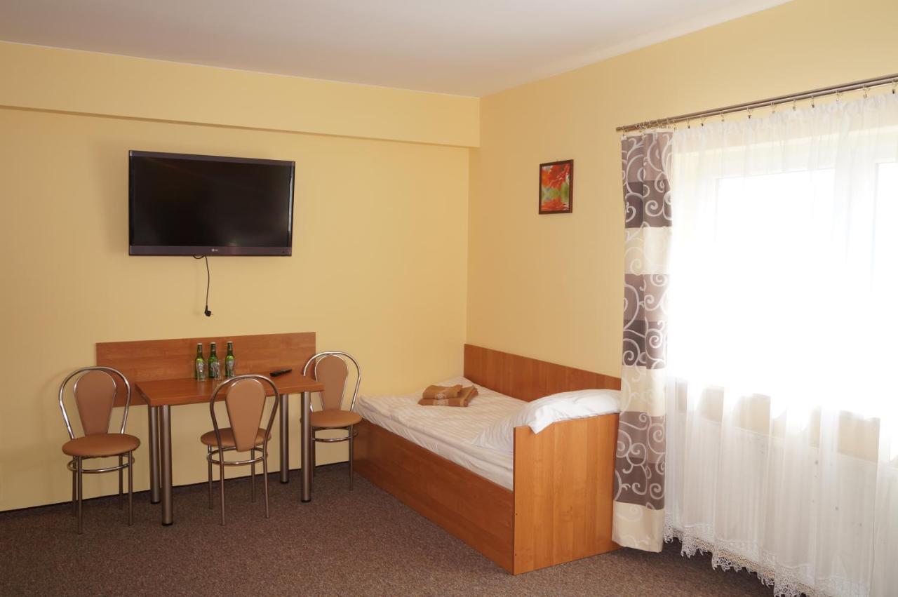 Hotel-Restauracja-Bar Rudka Ostrowiec Świętokrzyski Екстериор снимка